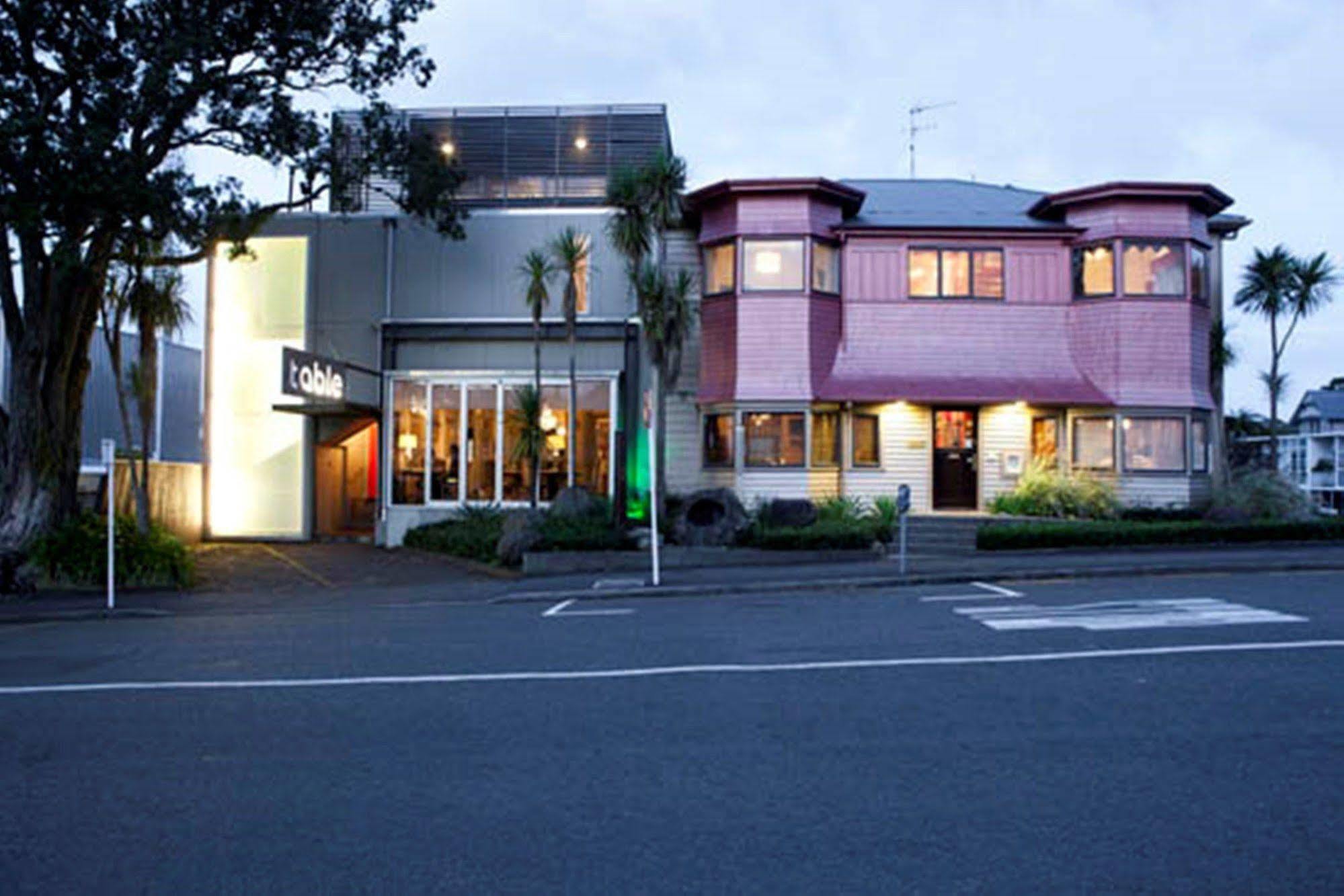 Nice Hotel นิวพลีมัธ ภายนอก รูปภาพ