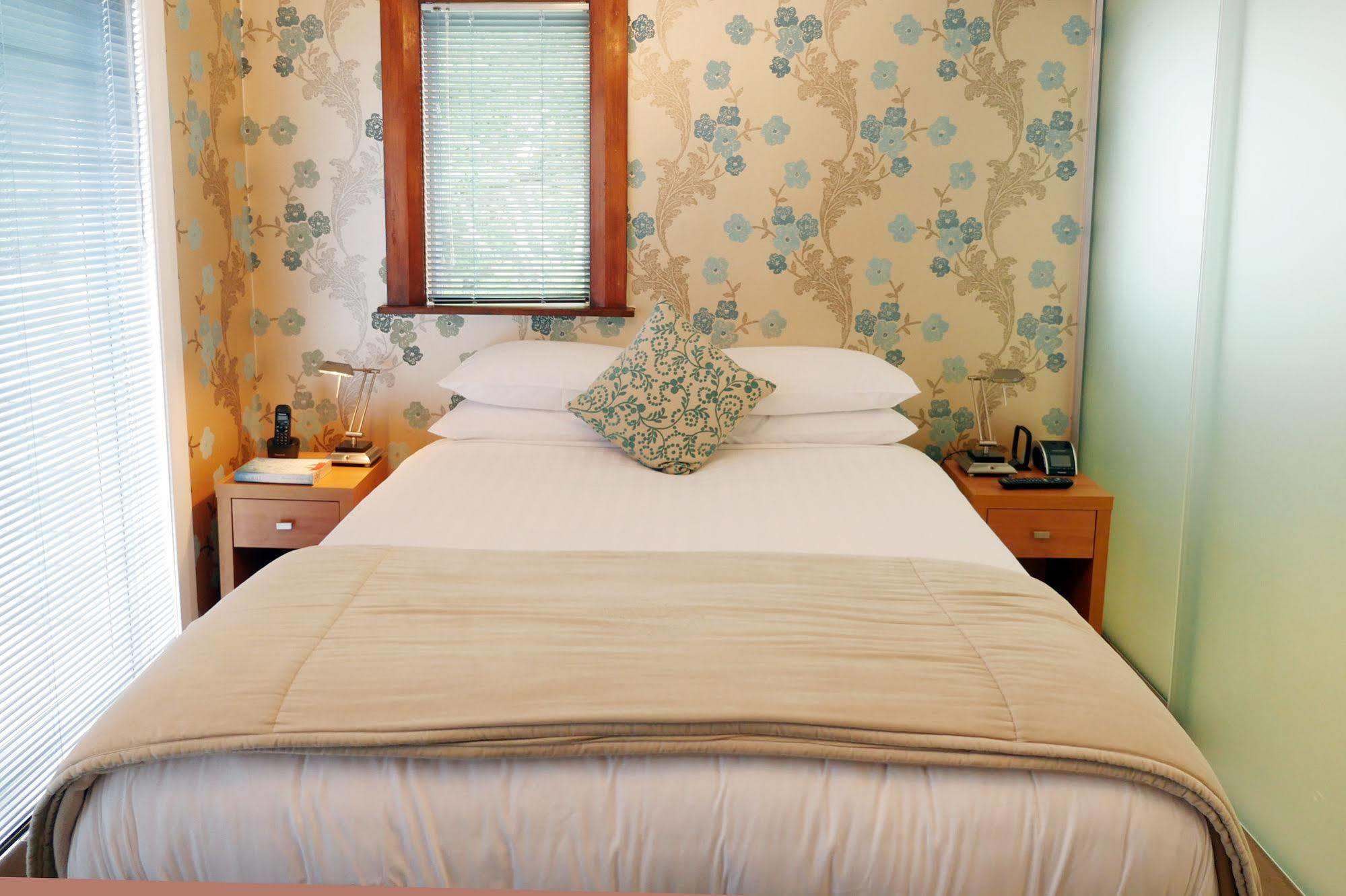 Nice Hotel นิวพลีมัธ ภายนอก รูปภาพ